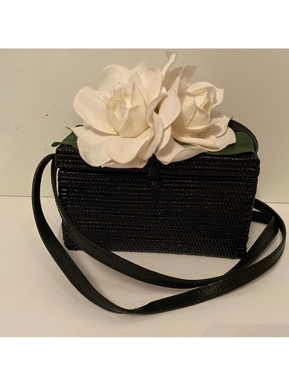 BOSOM BUDDY BAGS MINI CROSSBODY SHOULDER BAG BOX PURSE BLACK WOVEN STRAW FLOWER